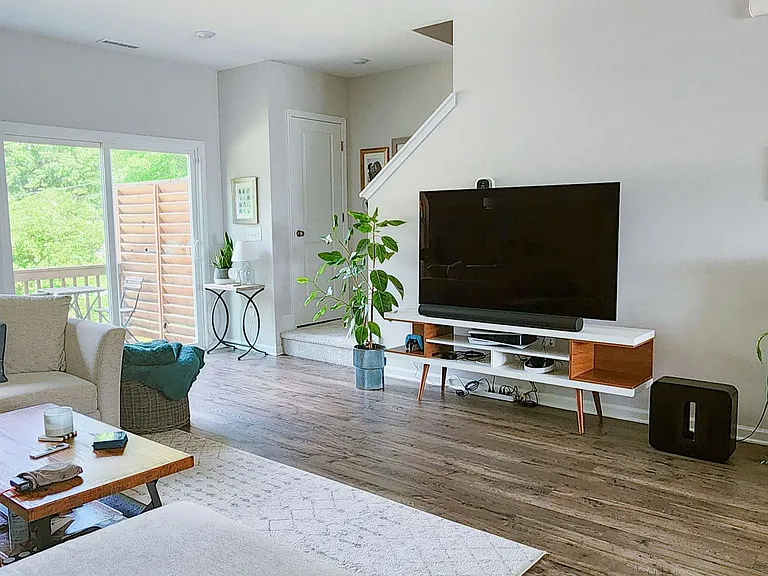 2704 Saltaire Ave — Photo 4