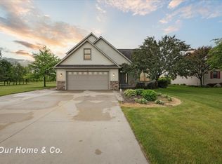 1091 W Hampton Rd, Essexville, MI