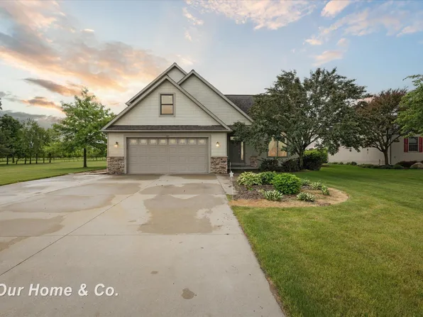 1091 W Hampton Rd, Essexville, MI 48732