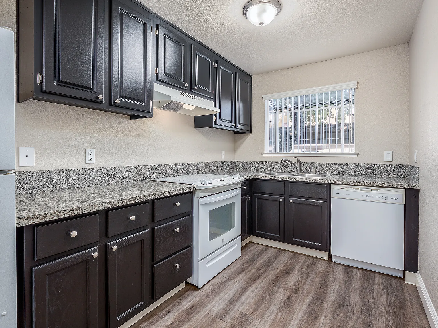 College Grove Apartments — Photo 4