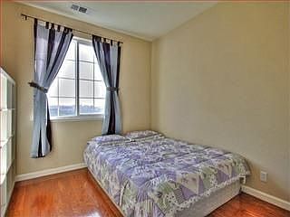 5th image of 1076 Green St