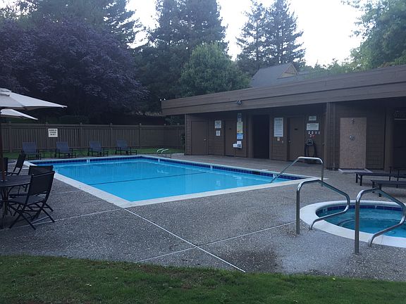 Pool and jacuzzi community