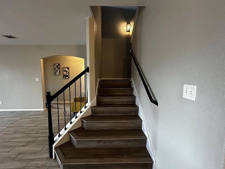 12118 Lamar Brg — Photo 11