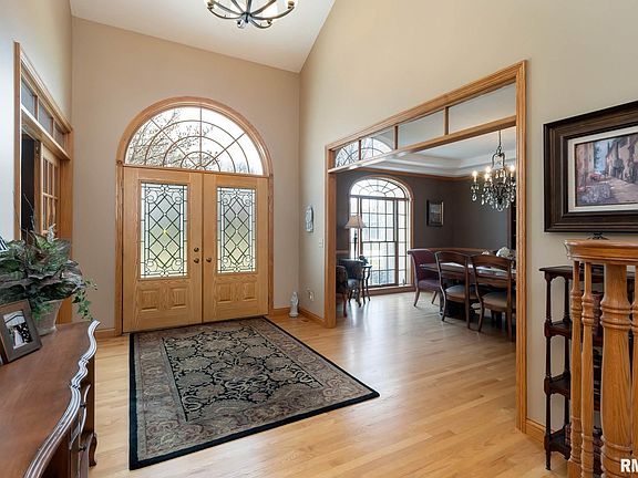 3rd image of 13 Oakmont Dr
