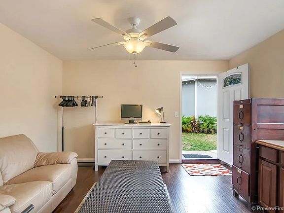 2nd image of 2319 Seaside St