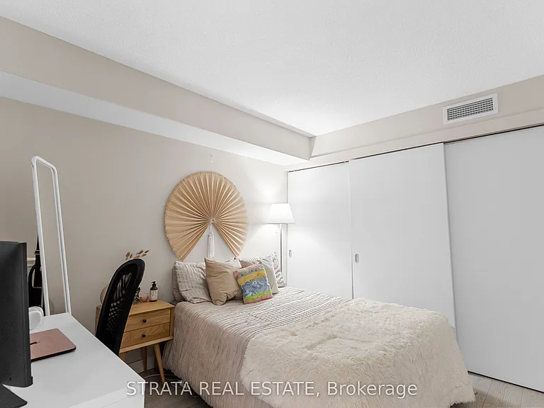 126 Simcoe St #402 — Photo 5