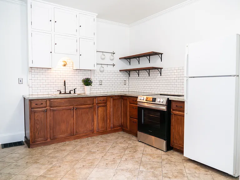 117 E Vine St — Photo 23