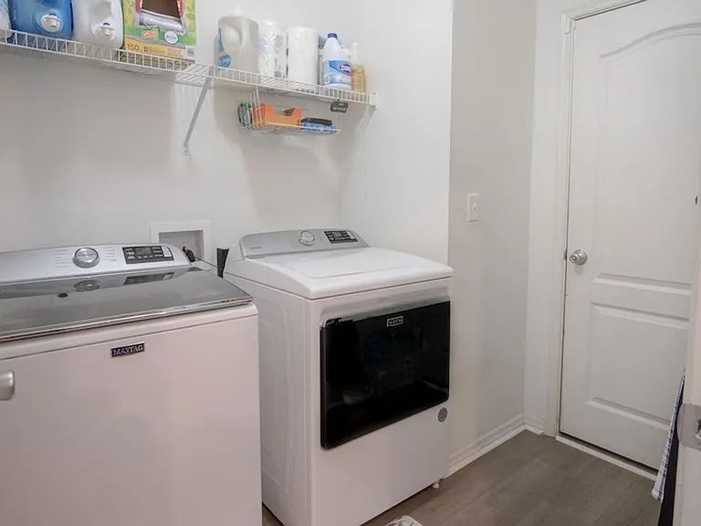 2527 Eisner Dr — Photo 15