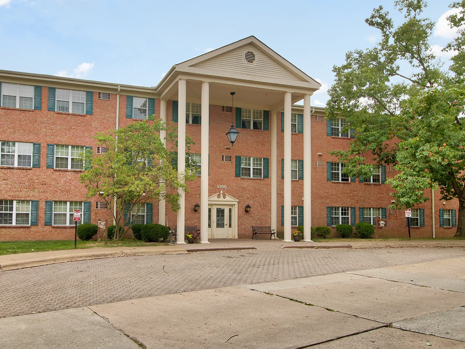 Colony Terrace Apartments — Photo 4