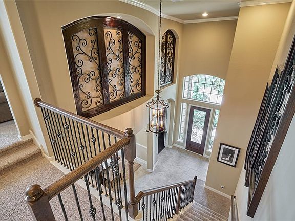 5th image of 10 Woodmoor Pl