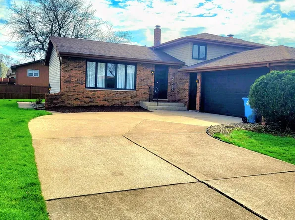 939 Devonshire Ln, Dyer, IN 46311