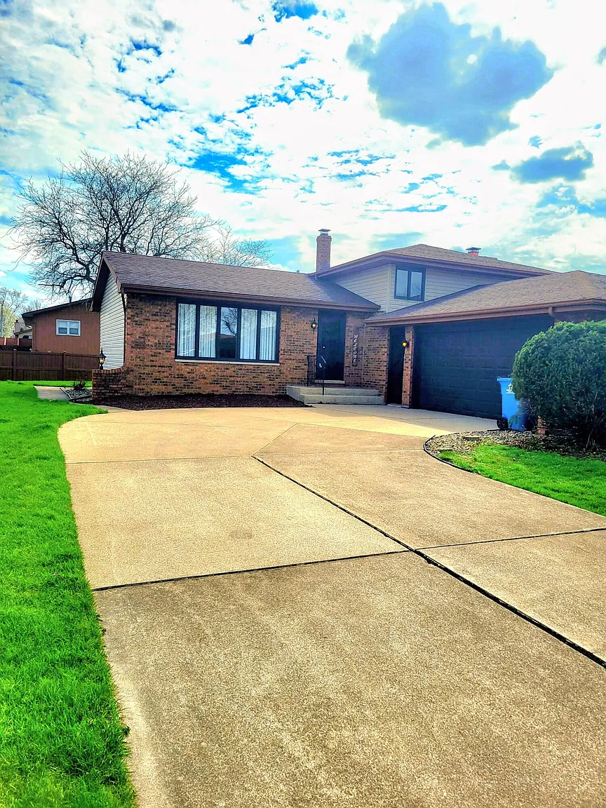 939 Devonshire Ln photo 1