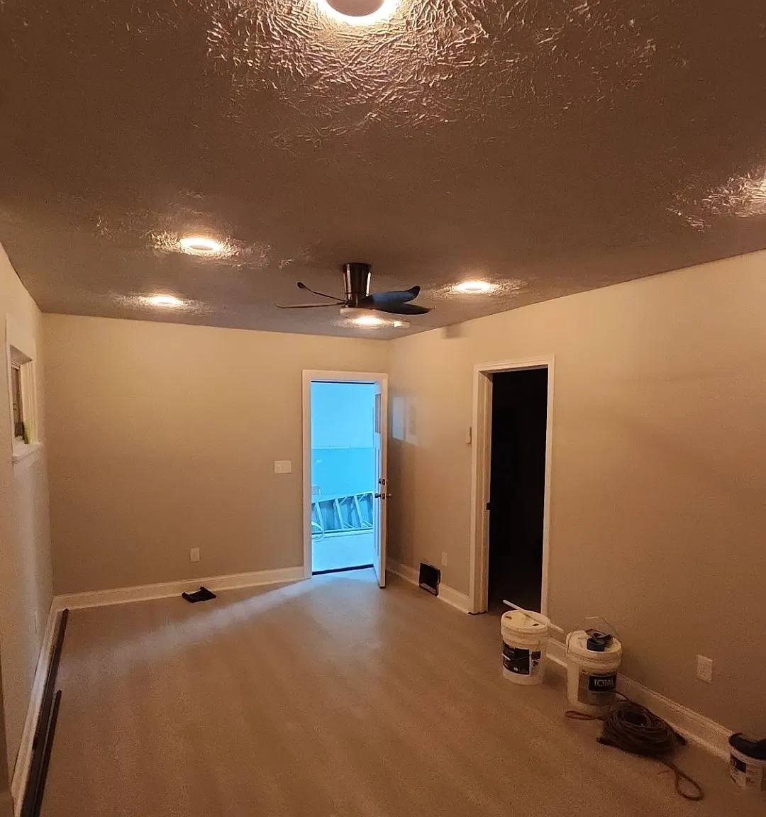 5 bed, 2100 sqft, $2,299 — Photo 3