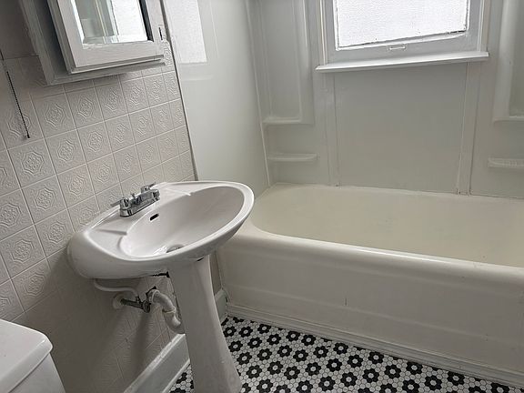 4th image of 892 Woodruff Place Middle Dr APT 5
