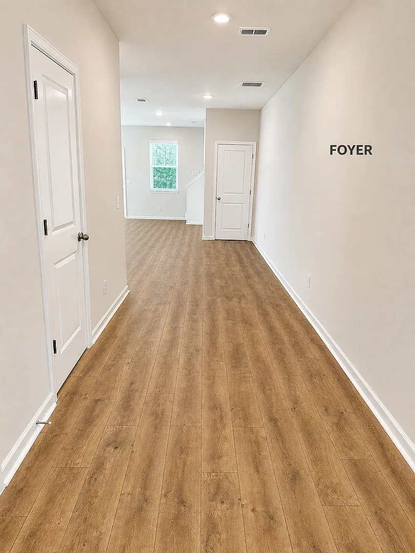 107 Congo Court - End Unit — Photo 4