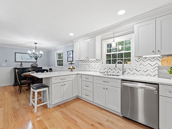 4th image of 50 Beach Ave