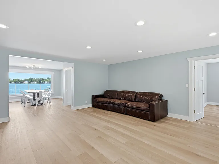 2200 S Long Lake Rd — Photo 40