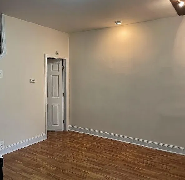 5112 James St — Photo 9