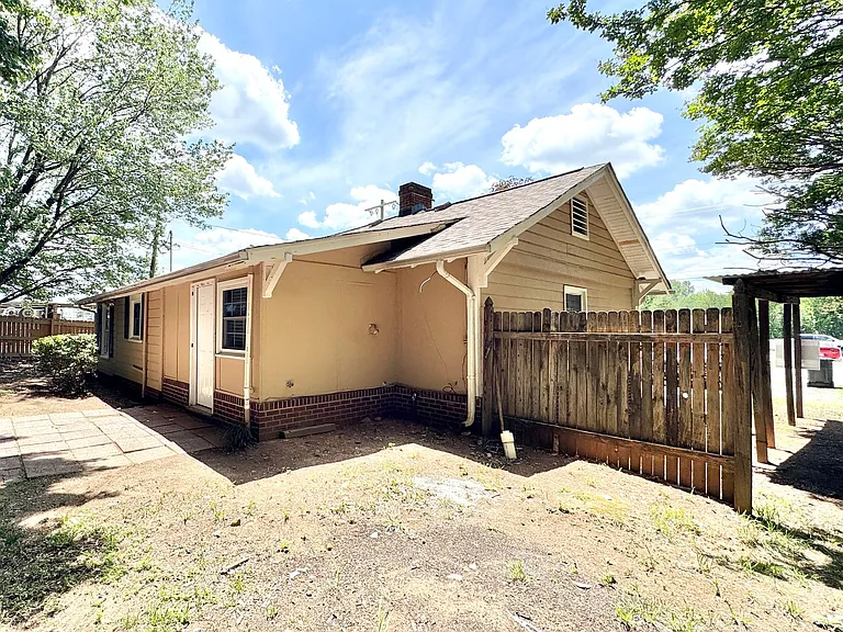 3912 N Church St — Photo 17