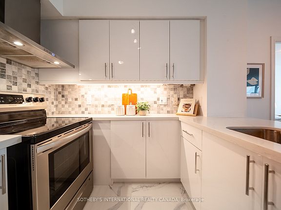 4th image of 319 Merton St #809