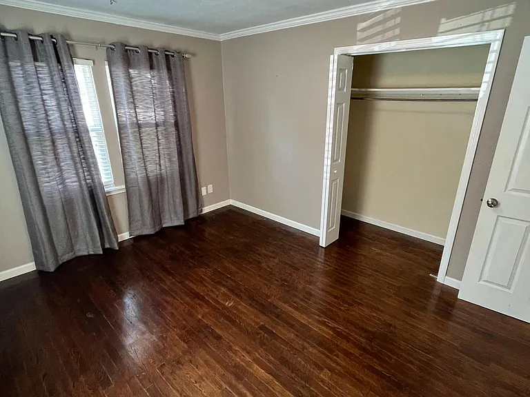 727 E Brooks St — Photo 6
