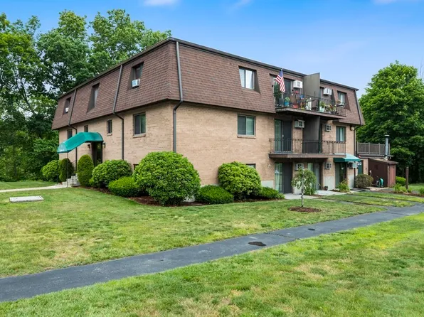 2 Karena Dr APT 8, Taunton, MA 02780