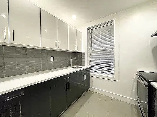 2nd image of 2228 Amsterdam Ave #A2