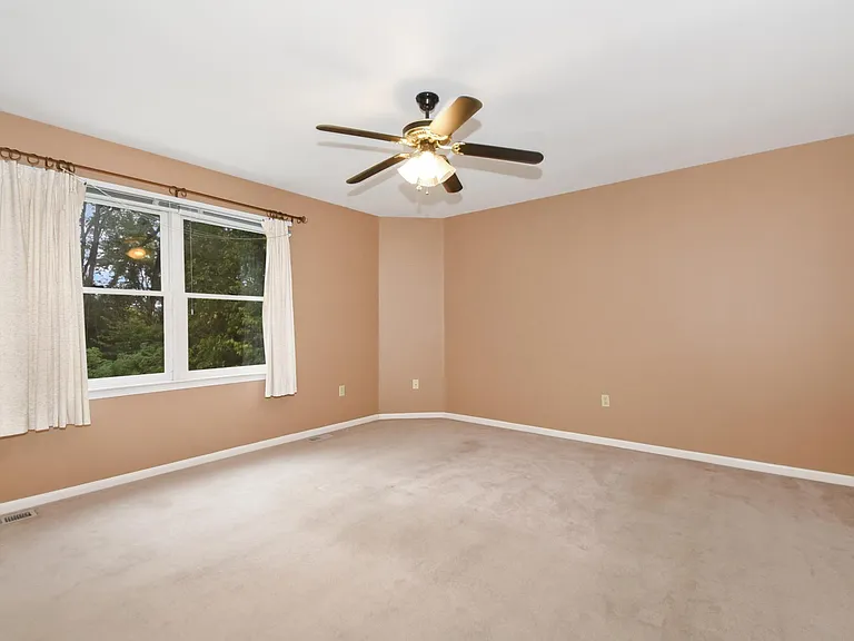 307 Jonathan Ct — Photo 16