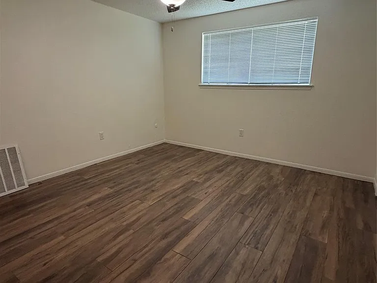 2110 Bentvine Dr — Photo 9