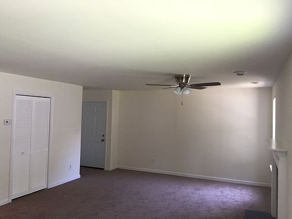 4th image of 210 Quarter Trl APT A