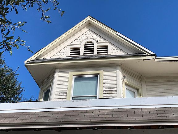 3rd image of 305 E 6th St