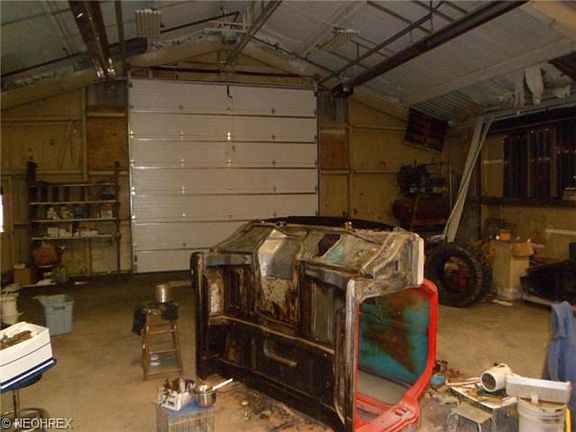 3rd image of 800 Barchard St