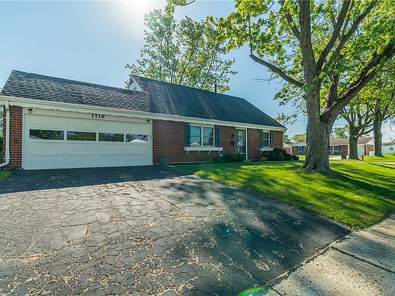 2nd image of 1719 Williams Pl
