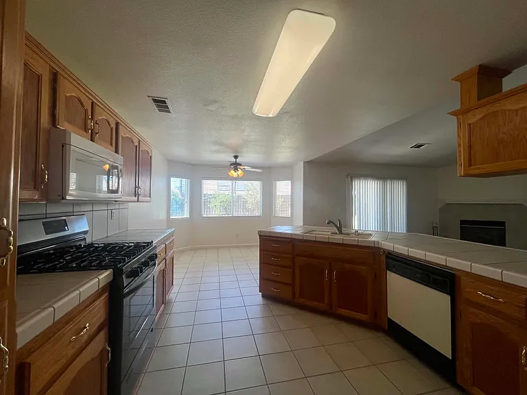 2120 Freedom St — Photo 8