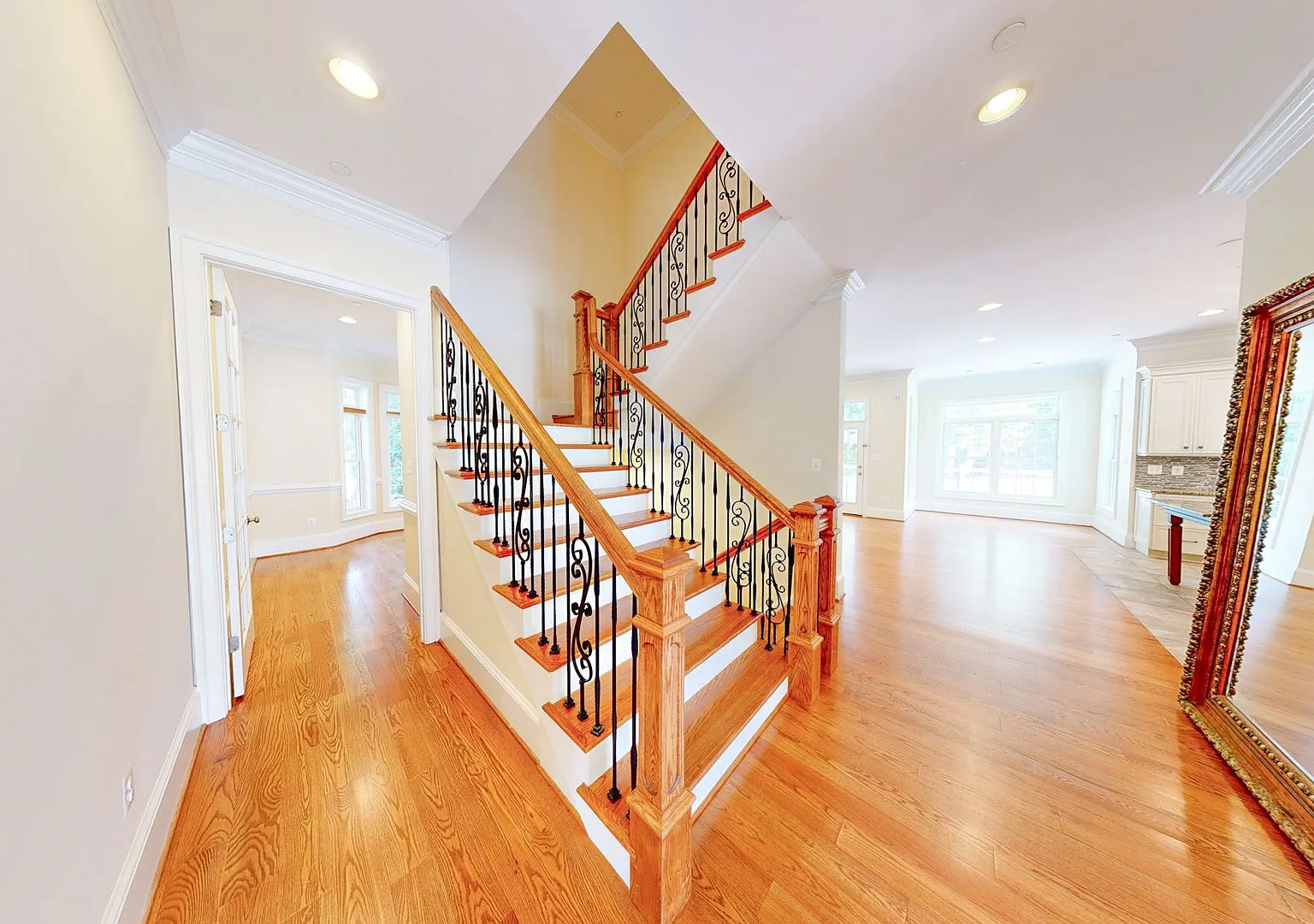 Beautiful in Bethesda! 6Bed/5.5Bath - Custom Built SF — Photo 4