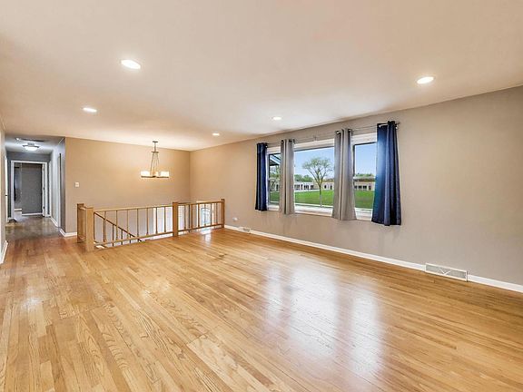 3rd image of 1061 E Sayles Dr