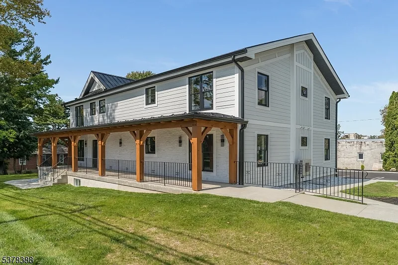 Building Photo - 535 Saint James Ave #D