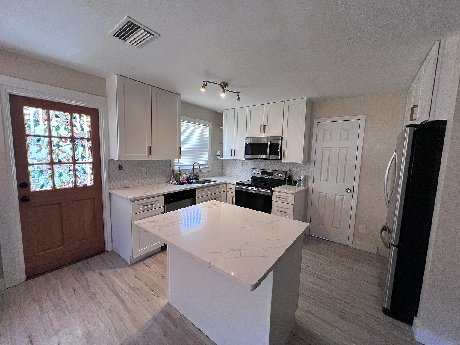 4 bed, 1152 sqft, $3,050 — Photo 4