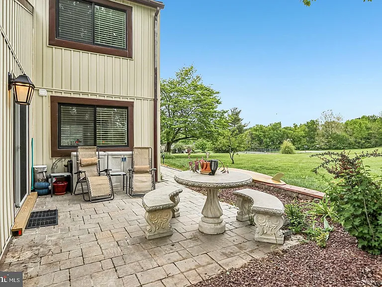 33 Hastings Ct — Photo 4