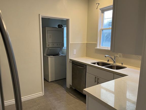 4th image of 1109 1/2 Glenville Dr