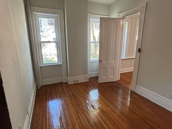 5th image of 40 Rowley St #1-12