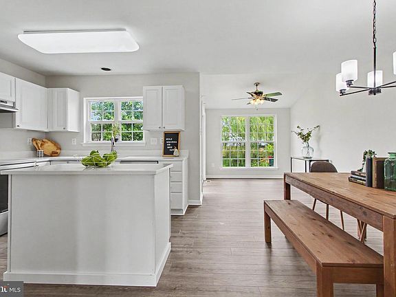 5th image of 230 Country Ridge Dr
