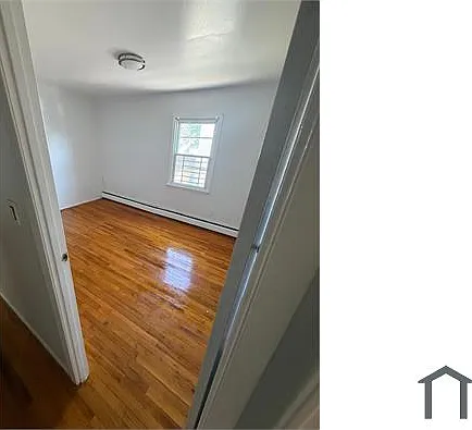 4 bed, 1200 sqft, $4,686 — Photo 3