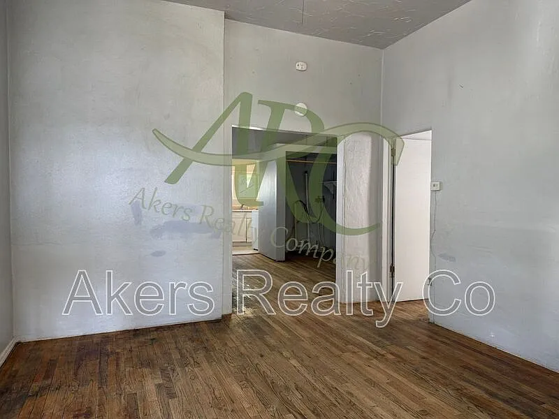 2 bed, 1.0 bath, 807 sqft, $1,073 — Photo 4