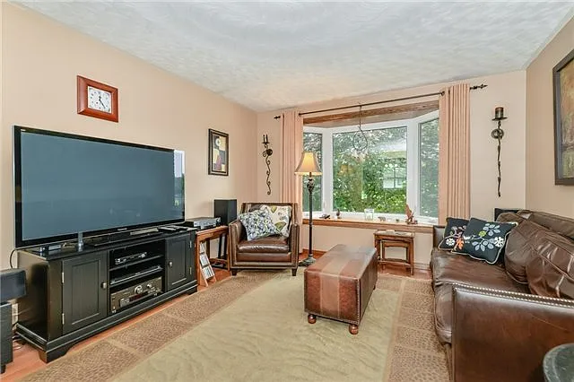 167 Harvard Rd — Photo 4
