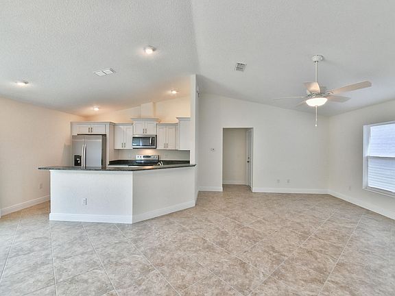 4th image of 70 Olive Dr
