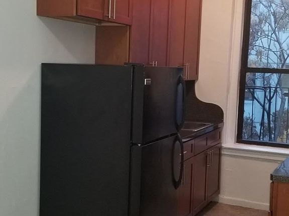 5th image of 4863 Broadway APT 6R