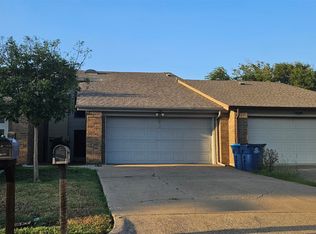 6611 Ports O Call Dr, Rowlett, TX 75088