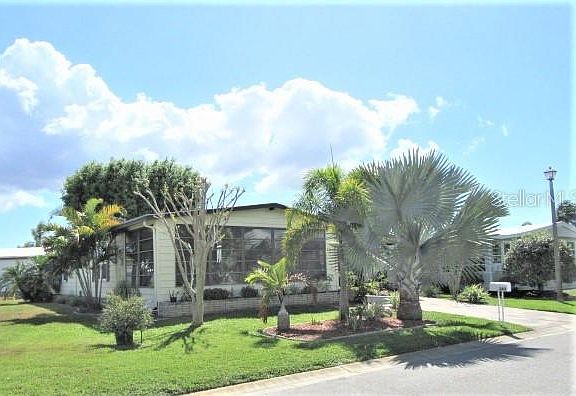 2nd image of 283 Harbor Isles Dr
