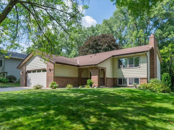 6404 Edgemont Cir N, Brooklyn Park, MN 55428